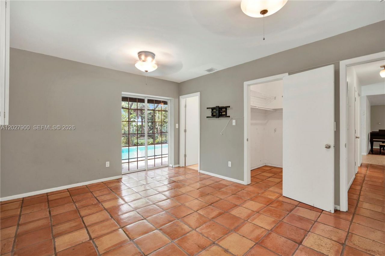 6980 SW 104th St, Pinecrest, FL 33156 Photo