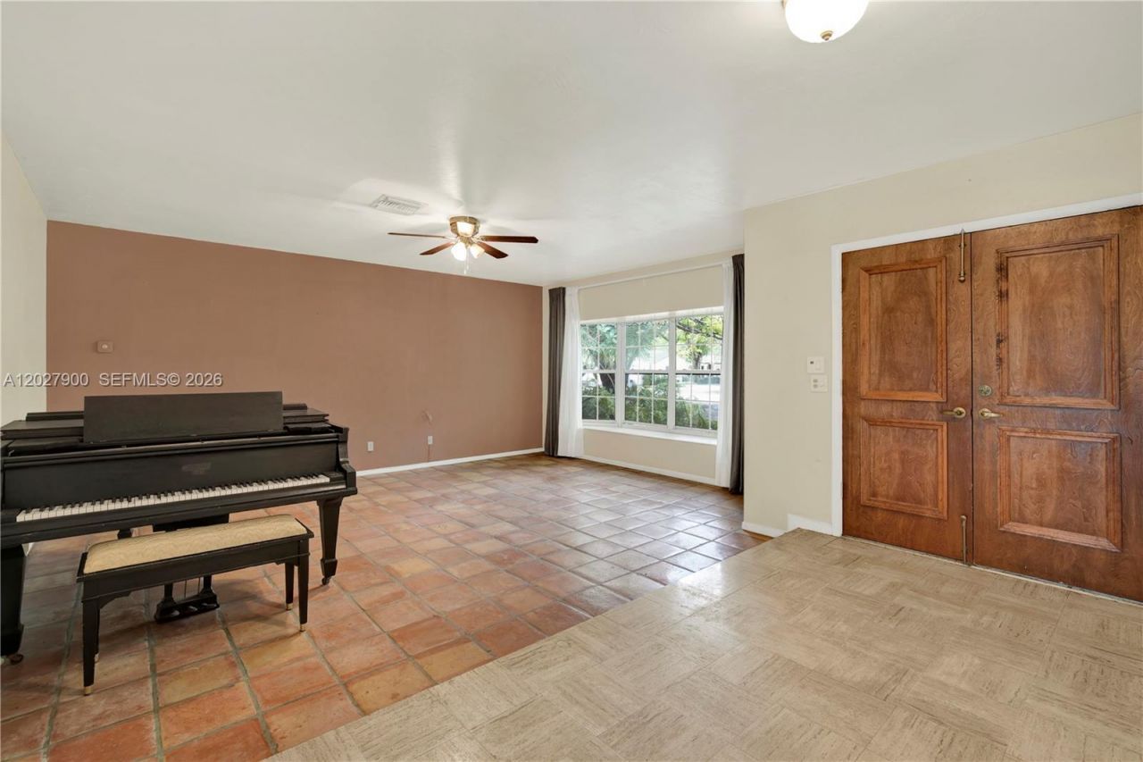 6980 SW 104th St, Pinecrest, FL 33156 Photo