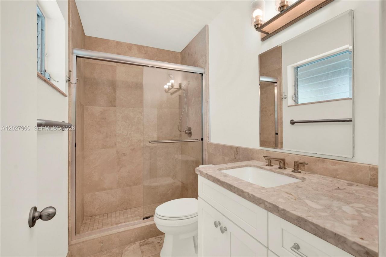 6980 SW 104th St, Pinecrest, FL 33156 Photo