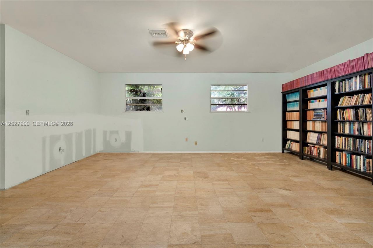 6980 SW 104th St, Pinecrest, FL 33156 Photo