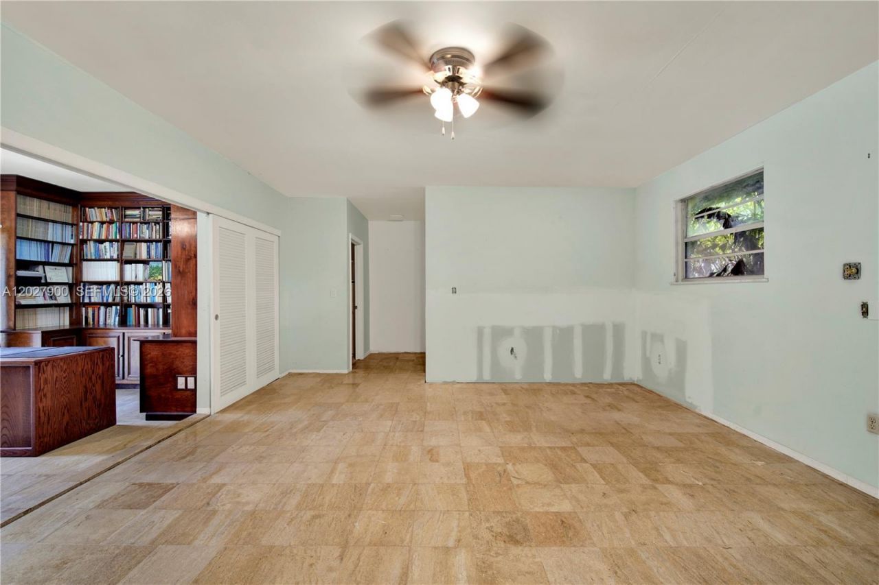 6980 SW 104th St, Pinecrest, FL 33156 Photo