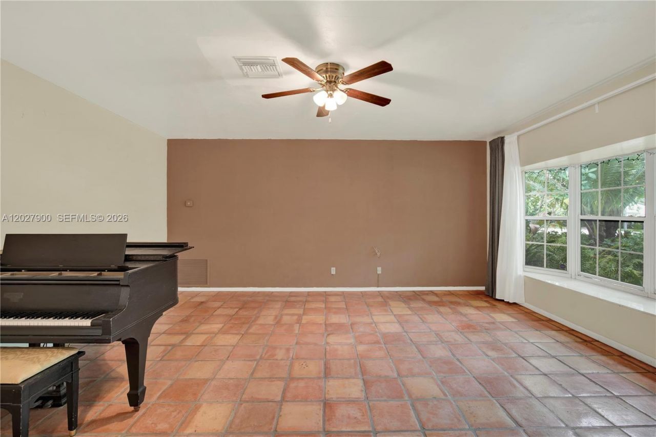 6980 SW 104th St, Pinecrest, FL 33156 Photo