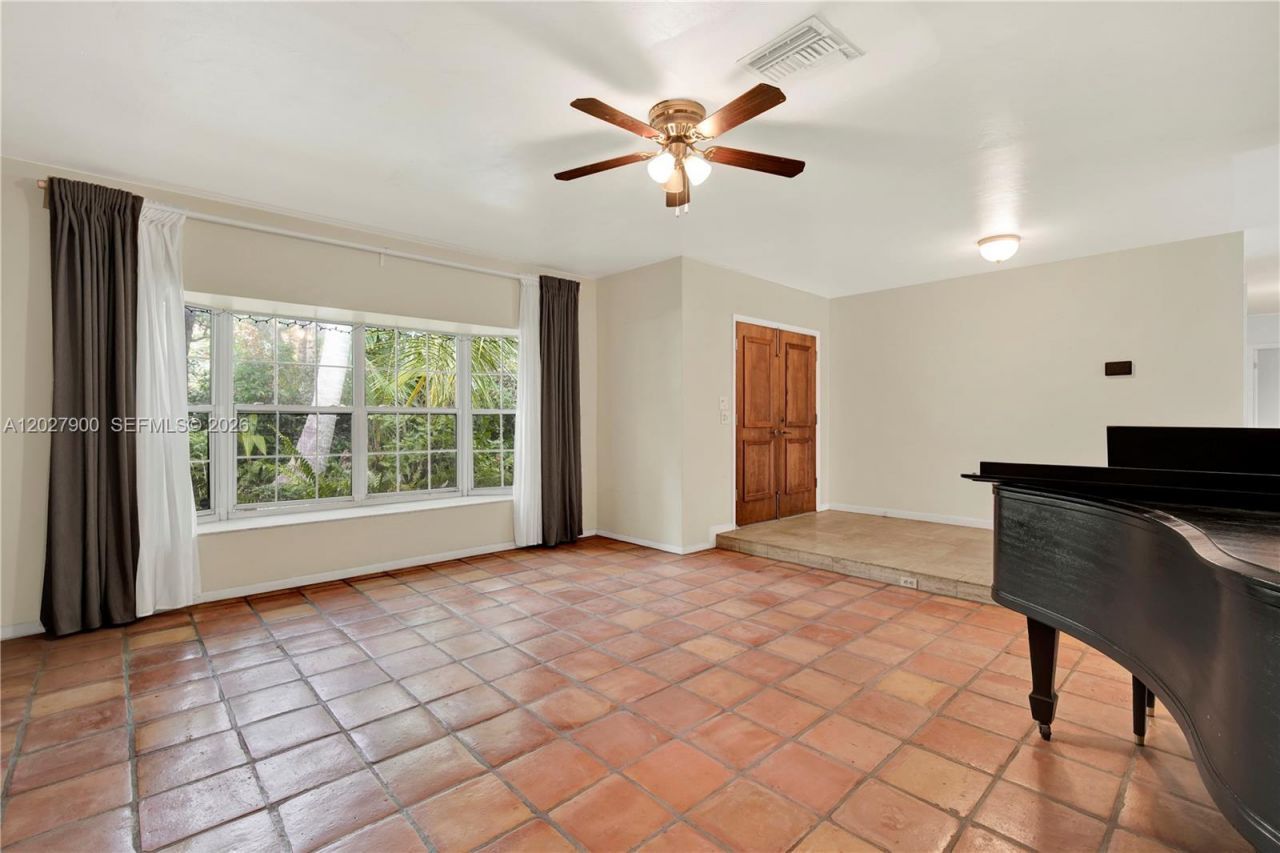 6980 SW 104th St, Pinecrest, FL 33156 Photo