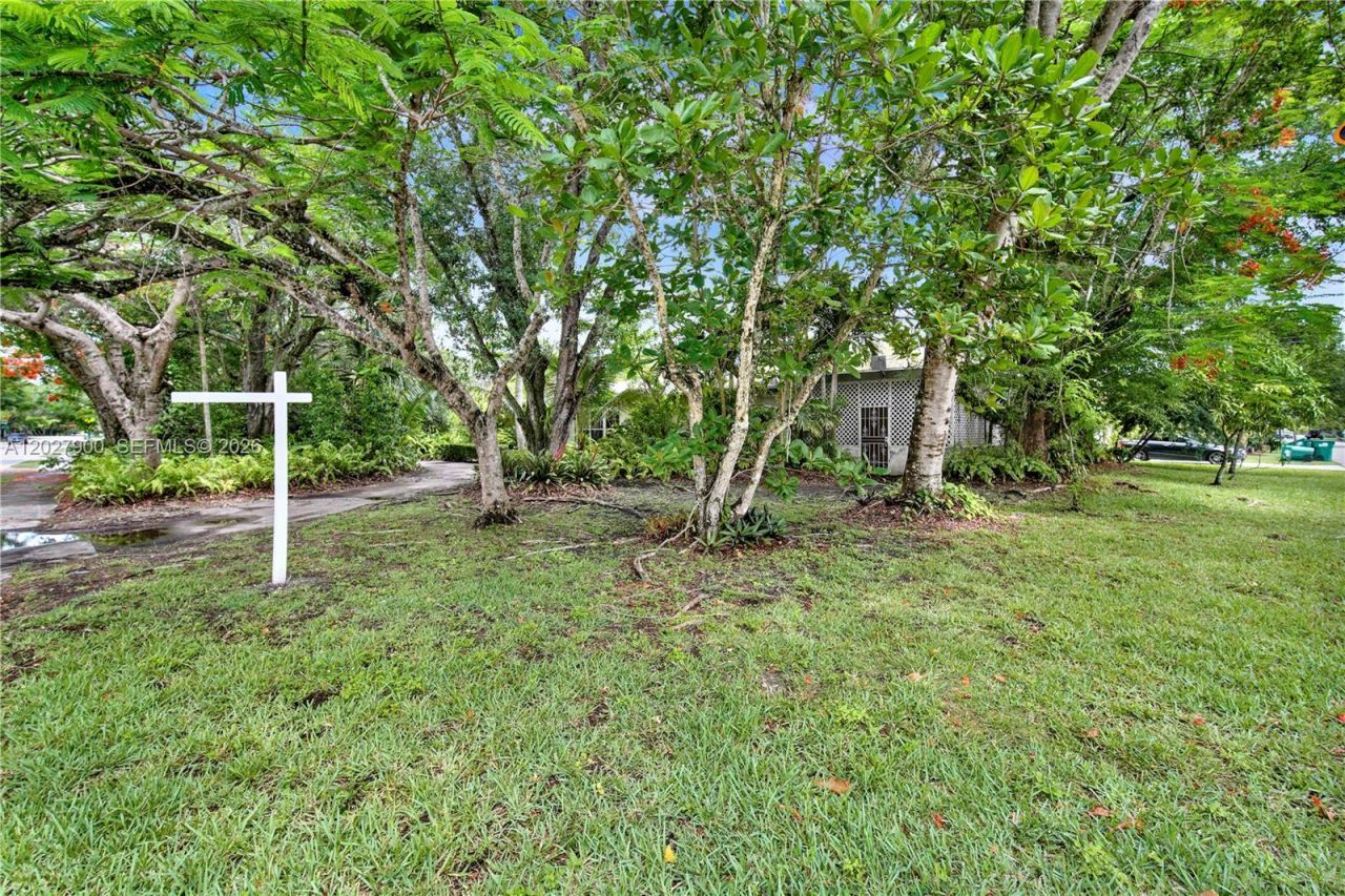 6980 SW 104th St, Pinecrest, FL 33156 Photo