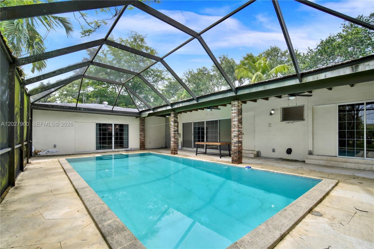 6980 SW 104th St, Pinecrest, FL 33156 Photo