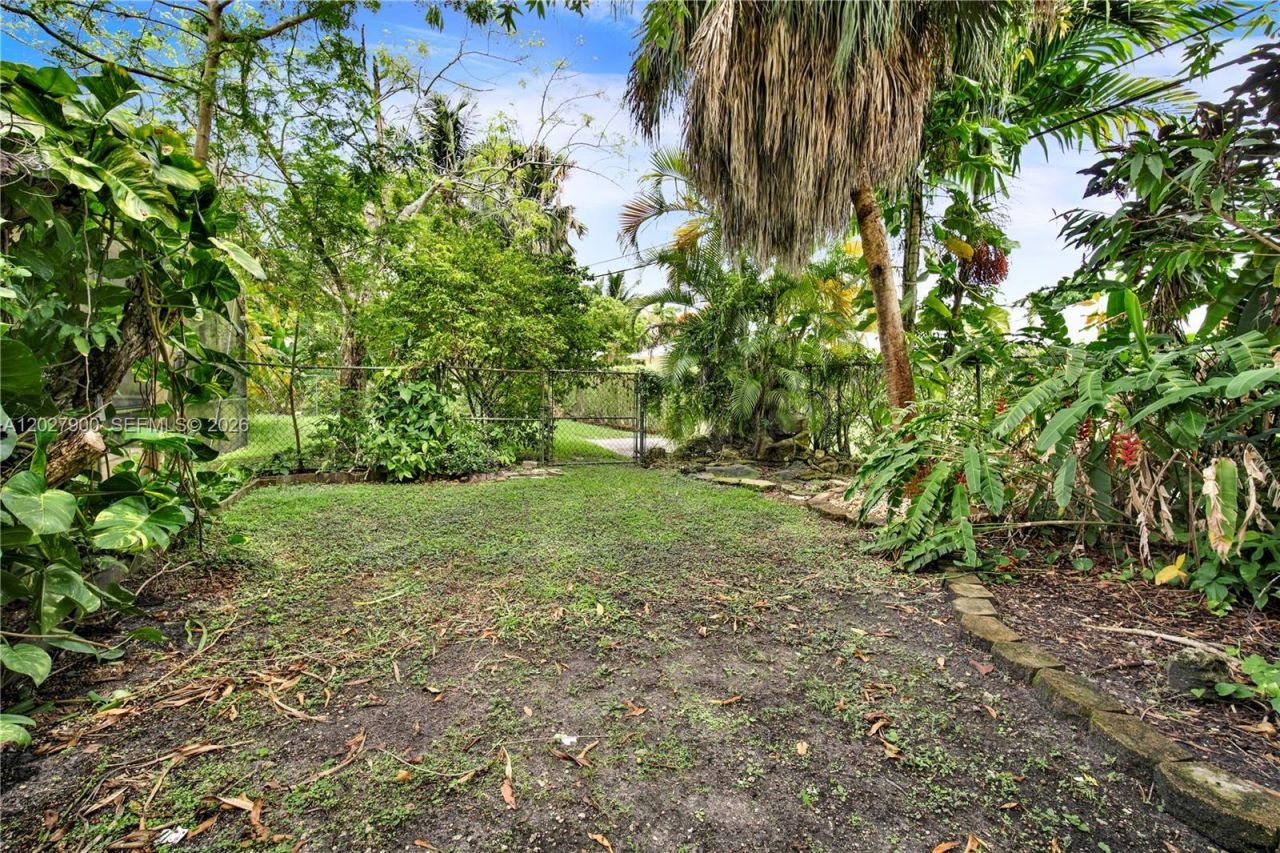 6980 SW 104th St, Pinecrest, FL 33156 Photo