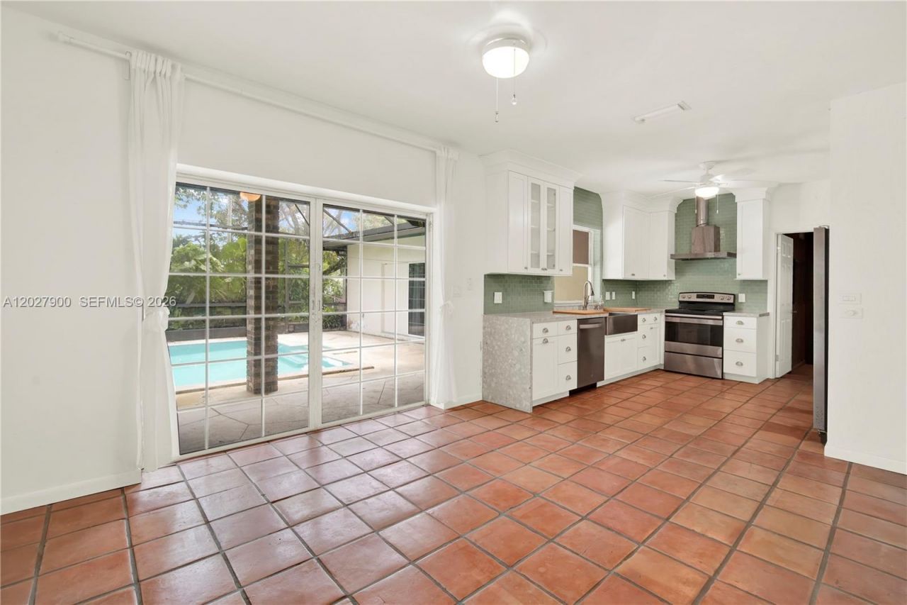 6980 SW 104th St, Pinecrest, FL 33156 Photo