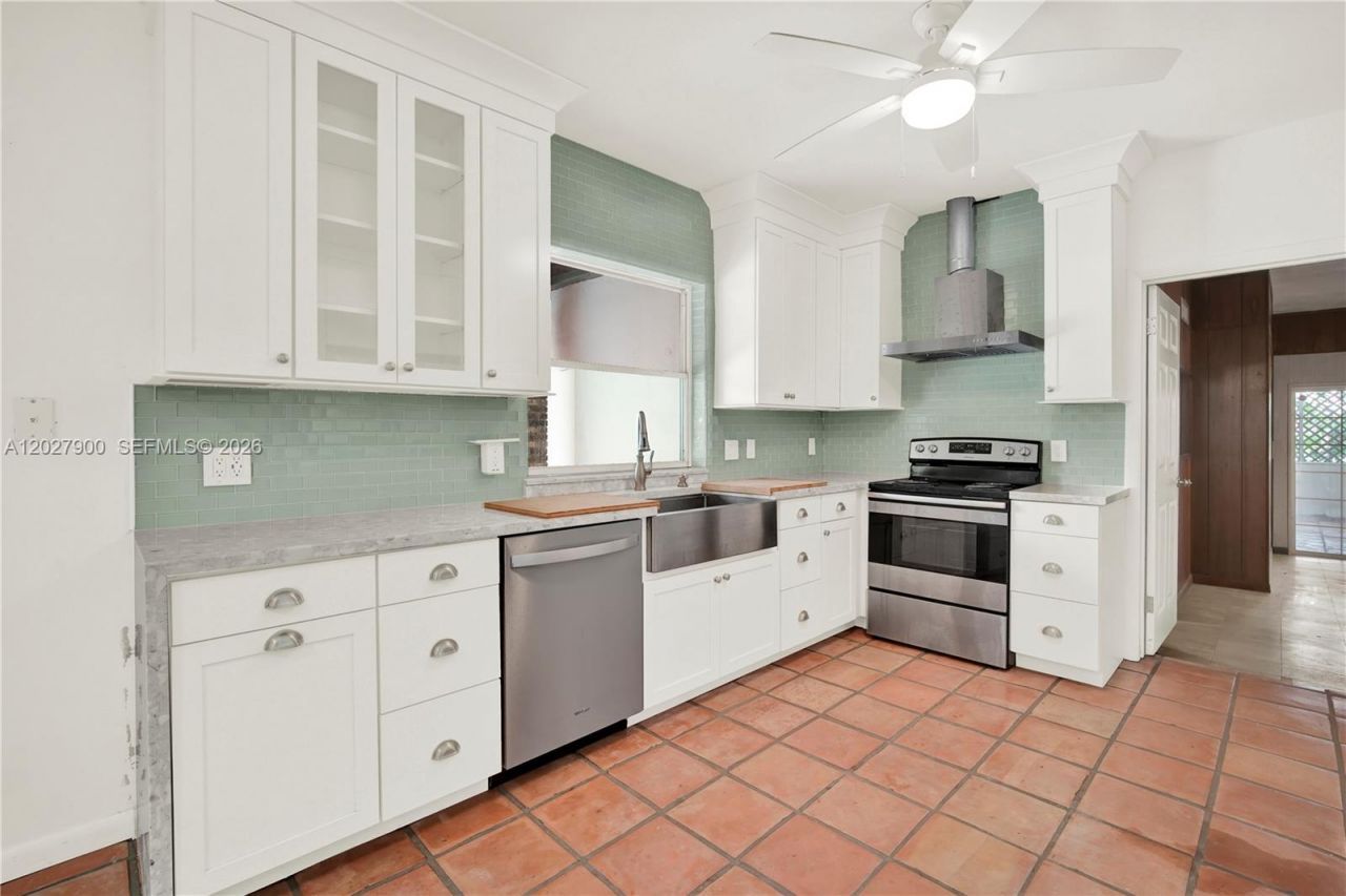 6980 SW 104th St, Pinecrest, FL 33156 Photo