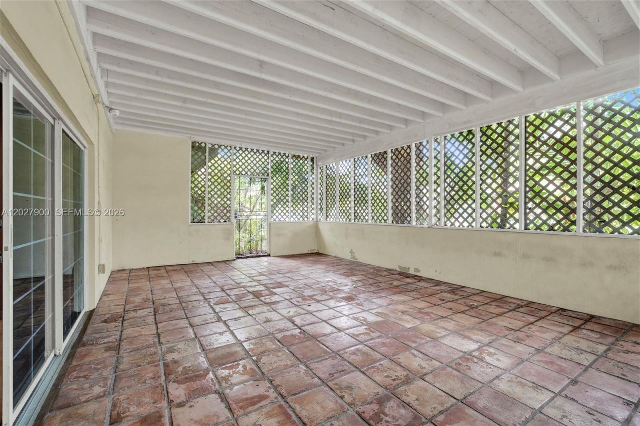 6980 SW 104th St, Pinecrest, FL 33156 Photo