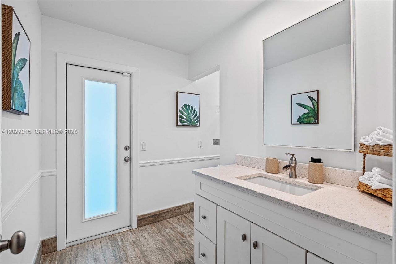 8101 W Lake Dr, Lake Clarke Shores, FL 33406 Photo