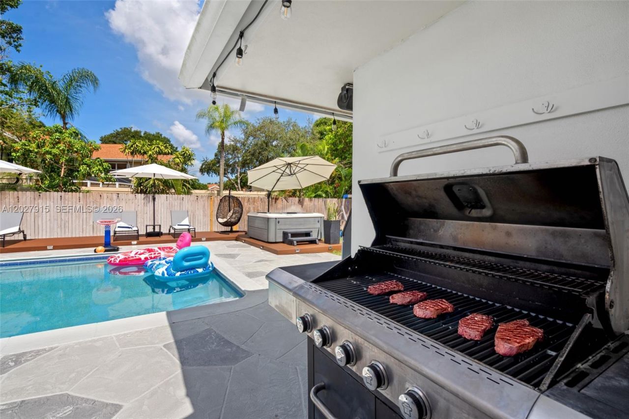 8101 W Lake Dr, Lake Clarke Shores, FL 33406 Photo