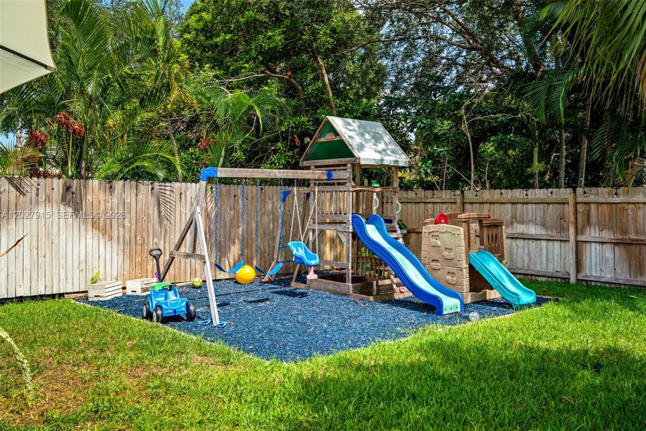 8101 W Lake Dr, Lake Clarke Shores, FL 33406 Photo