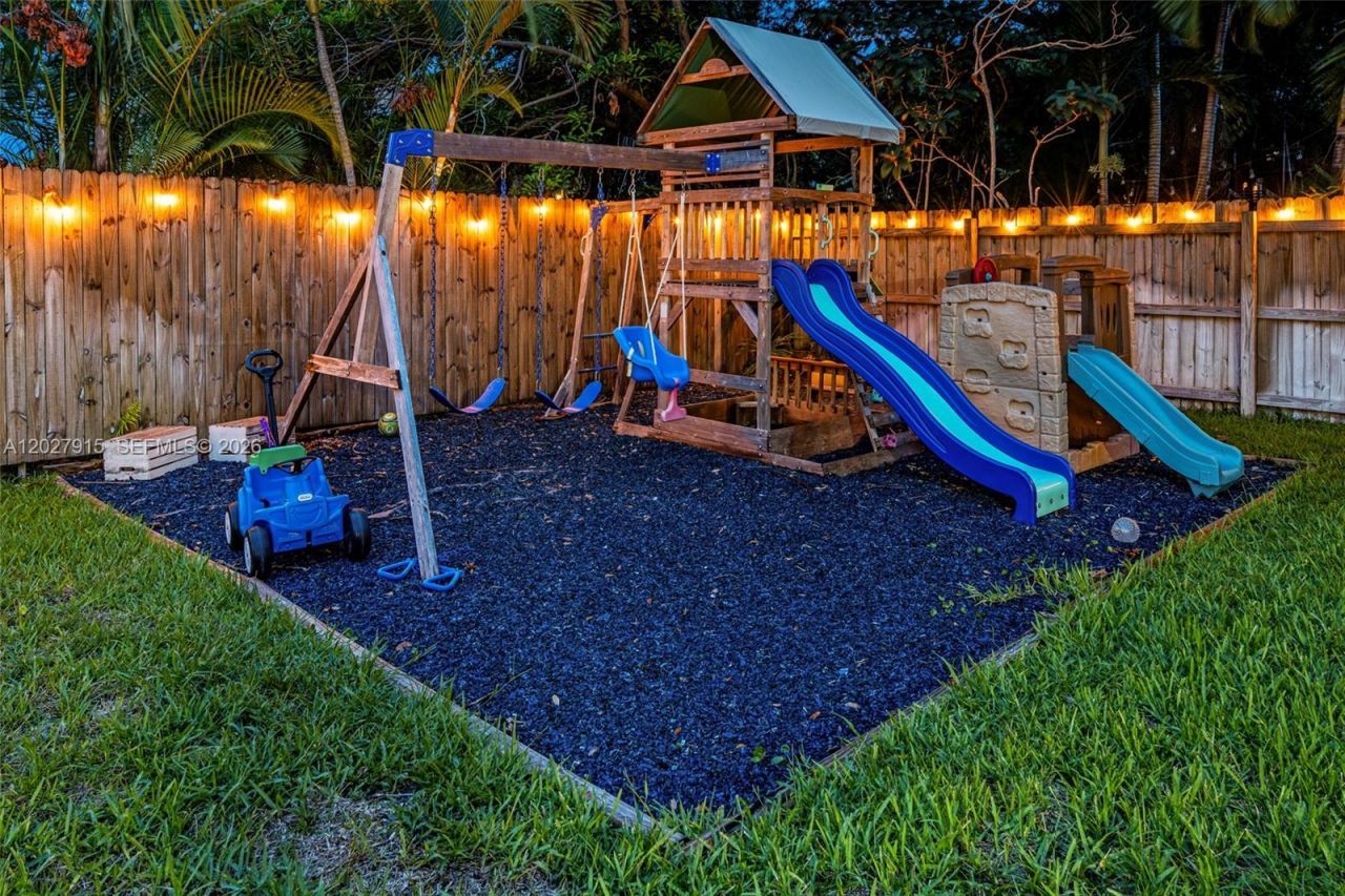 8101 W Lake Dr, Lake Clarke Shores, FL 33406 Photo