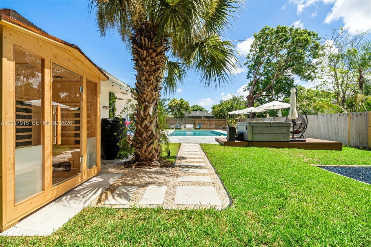 8101 W Lake Dr, Lake Clarke Shores, FL 33406 Photo