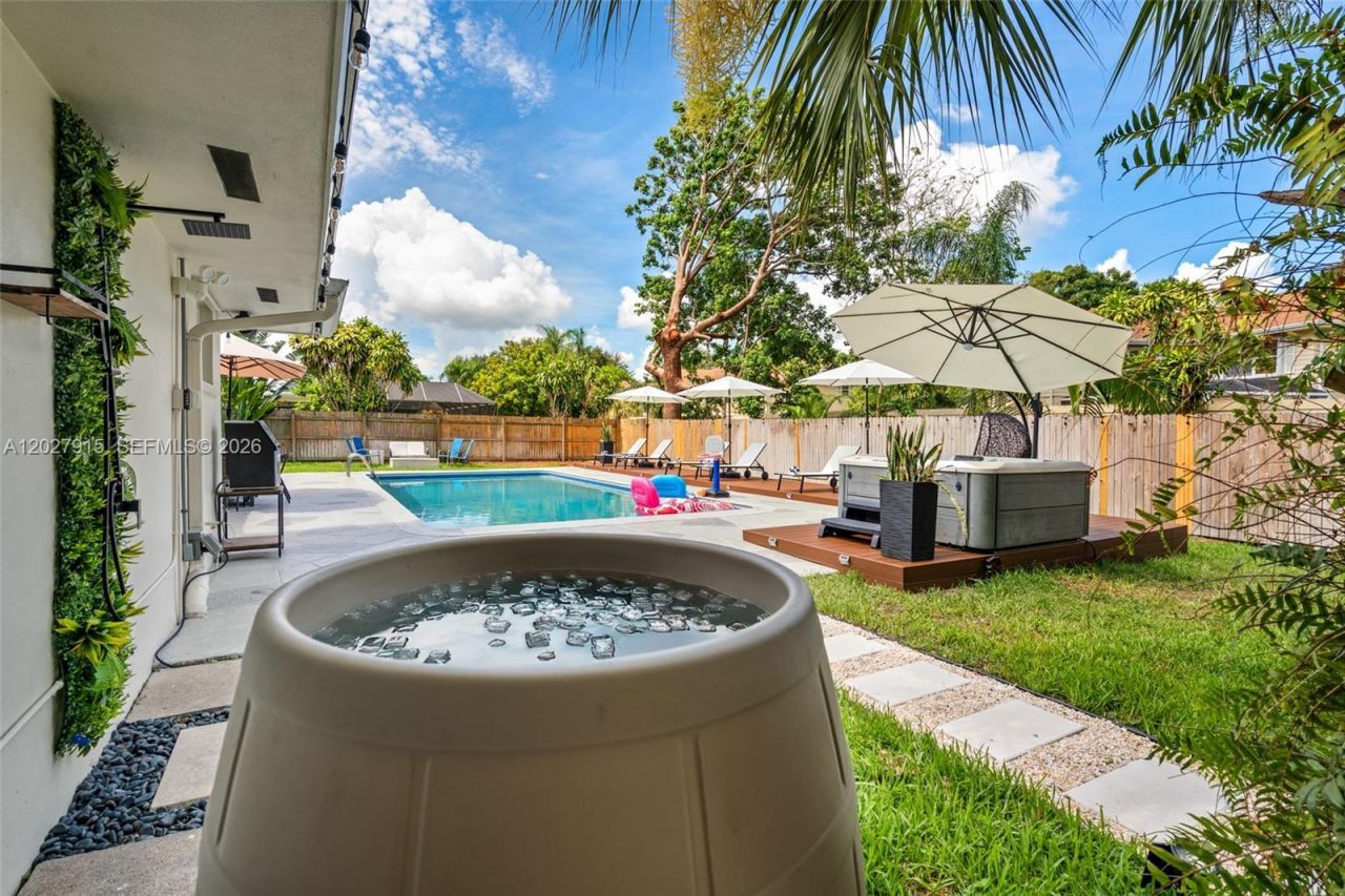 8101 W Lake Dr, Lake Clarke Shores, FL 33406 Photo