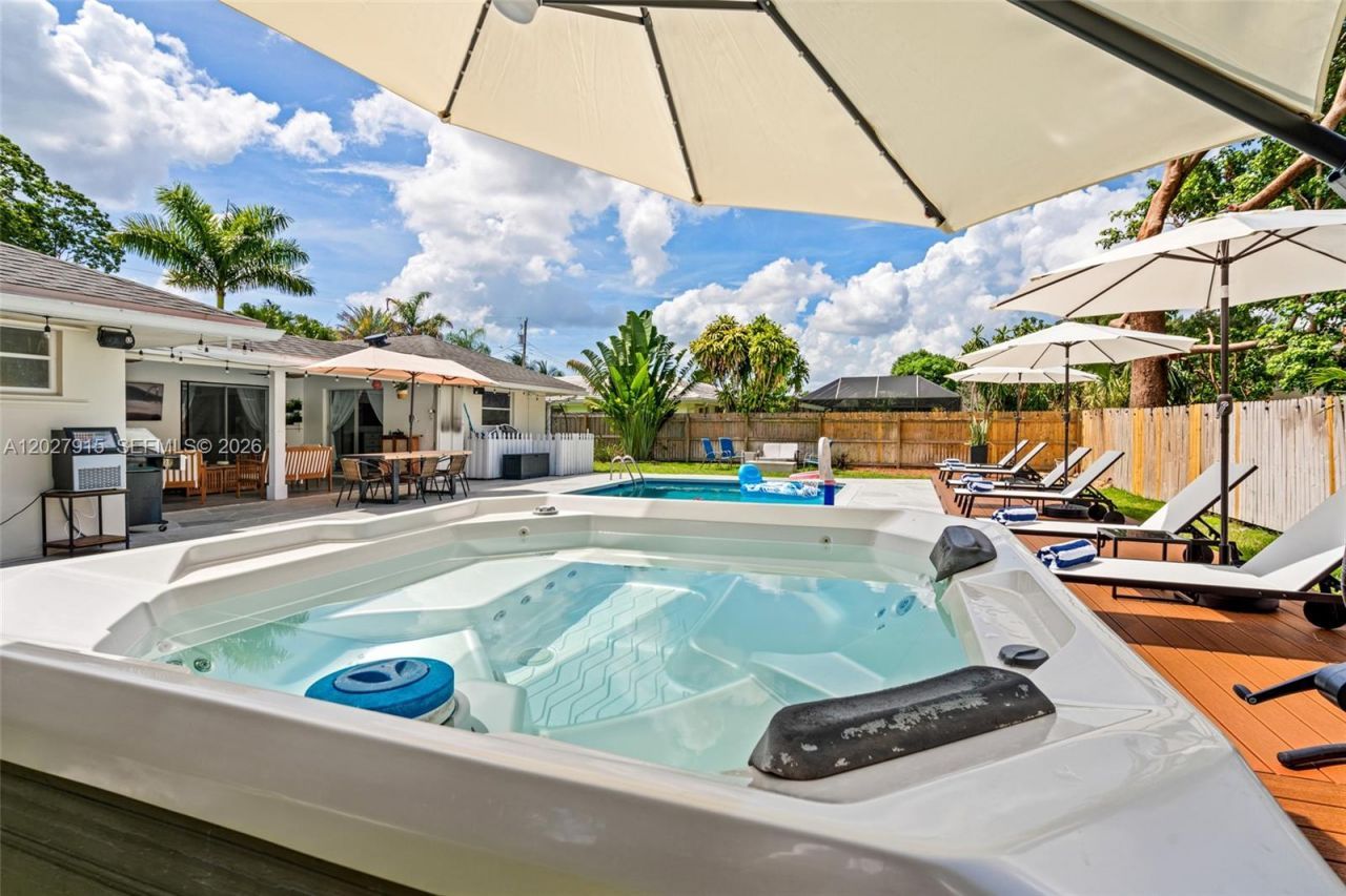 8101 W Lake Dr, Lake Clarke Shores, FL 33406 Photo