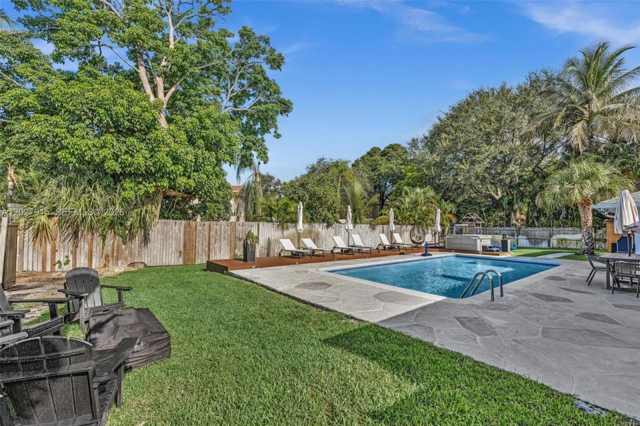 8101 W Lake Dr, Lake Clarke Shores, FL 33406 Photo