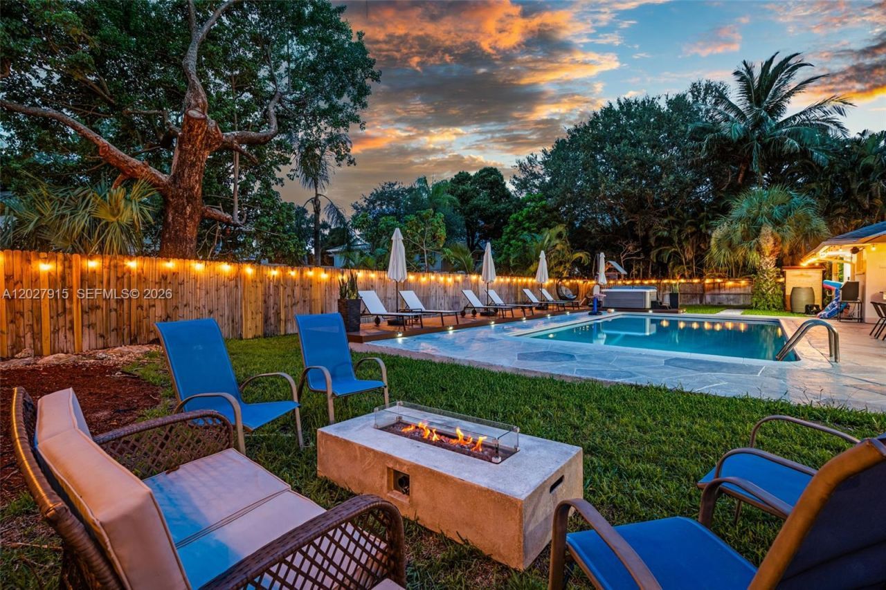 8101 W Lake Dr, Lake Clarke Shores, FL 33406 Photo