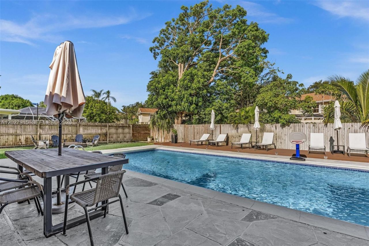 8101 W Lake Dr, Lake Clarke Shores, FL 33406 Photo