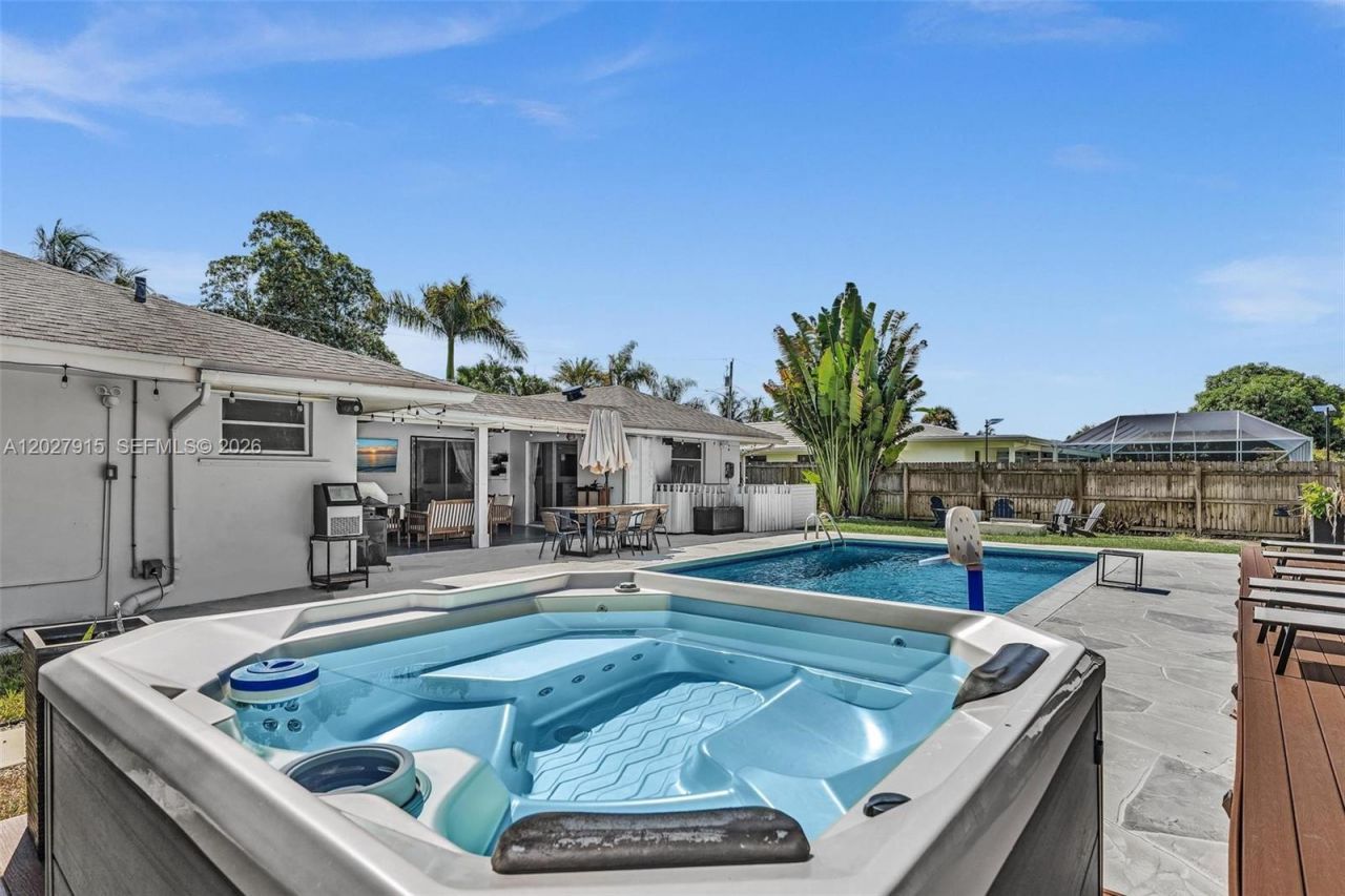 8101 W Lake Dr, Lake Clarke Shores, FL 33406 Photo
