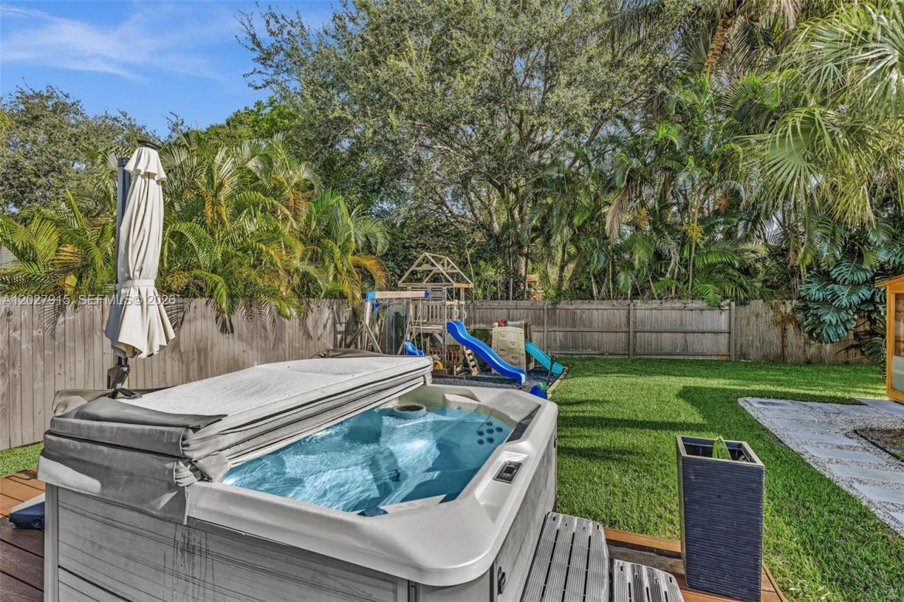 8101 W Lake Dr, Lake Clarke Shores, FL 33406 Photo