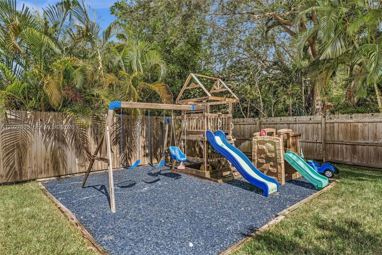 8101 W Lake Dr, Lake Clarke Shores, FL 33406 Photo