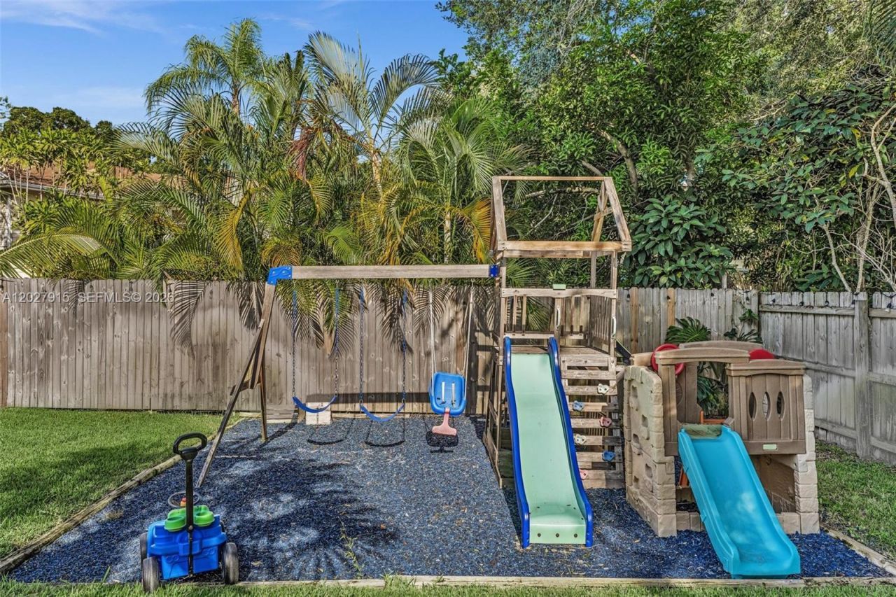 8101 W Lake Dr, Lake Clarke Shores, FL 33406 Photo