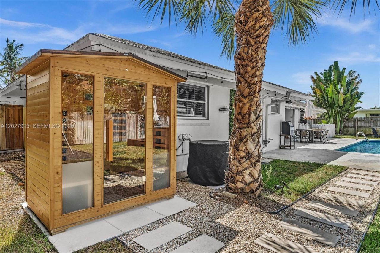 8101 W Lake Dr, Lake Clarke Shores, FL 33406 Photo
