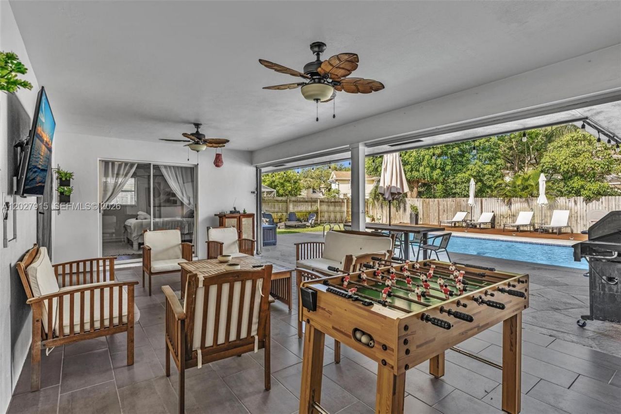 8101 W Lake Dr, Lake Clarke Shores, FL 33406 Photo