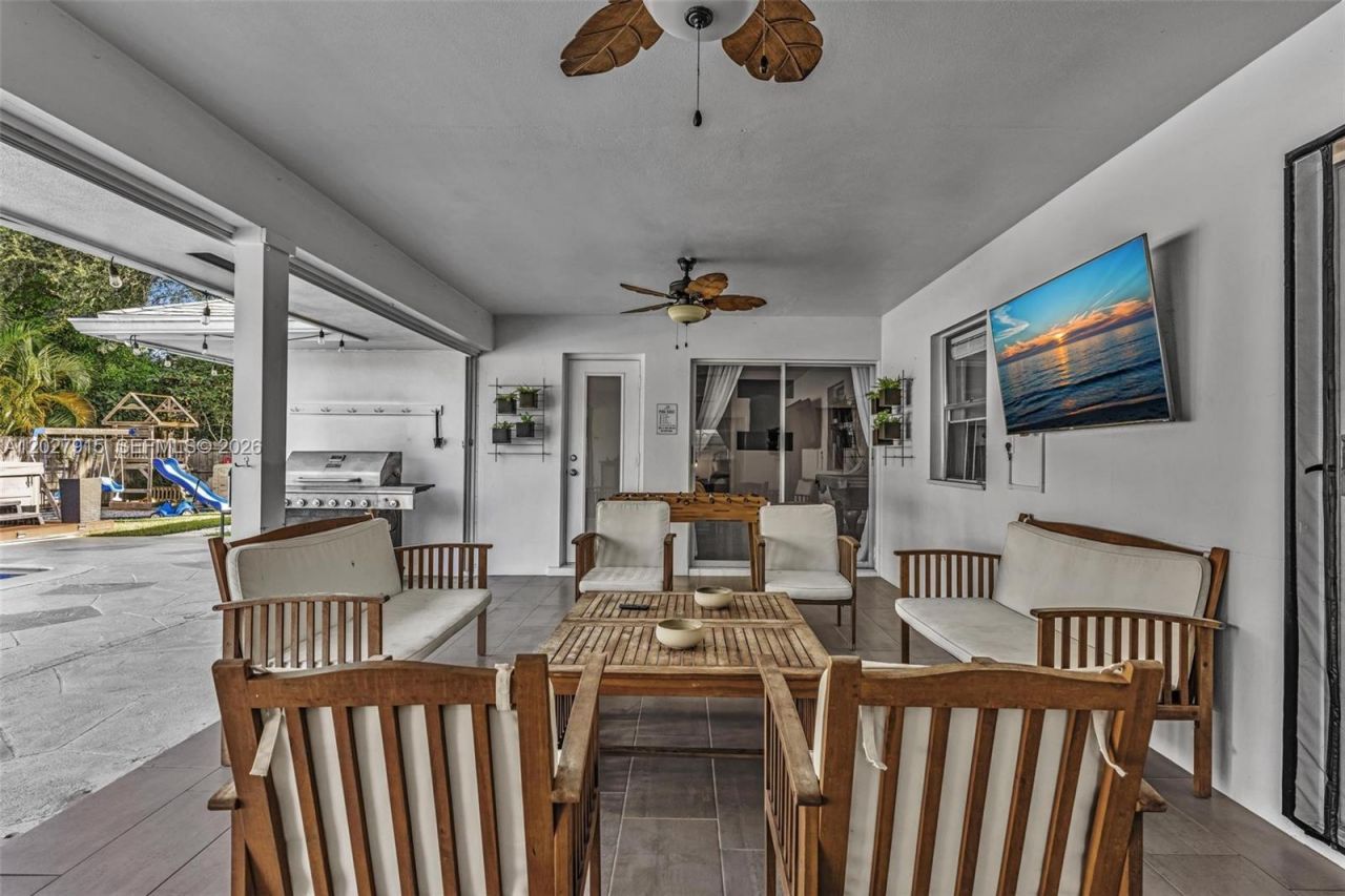 8101 W Lake Dr, Lake Clarke Shores, FL 33406 Photo