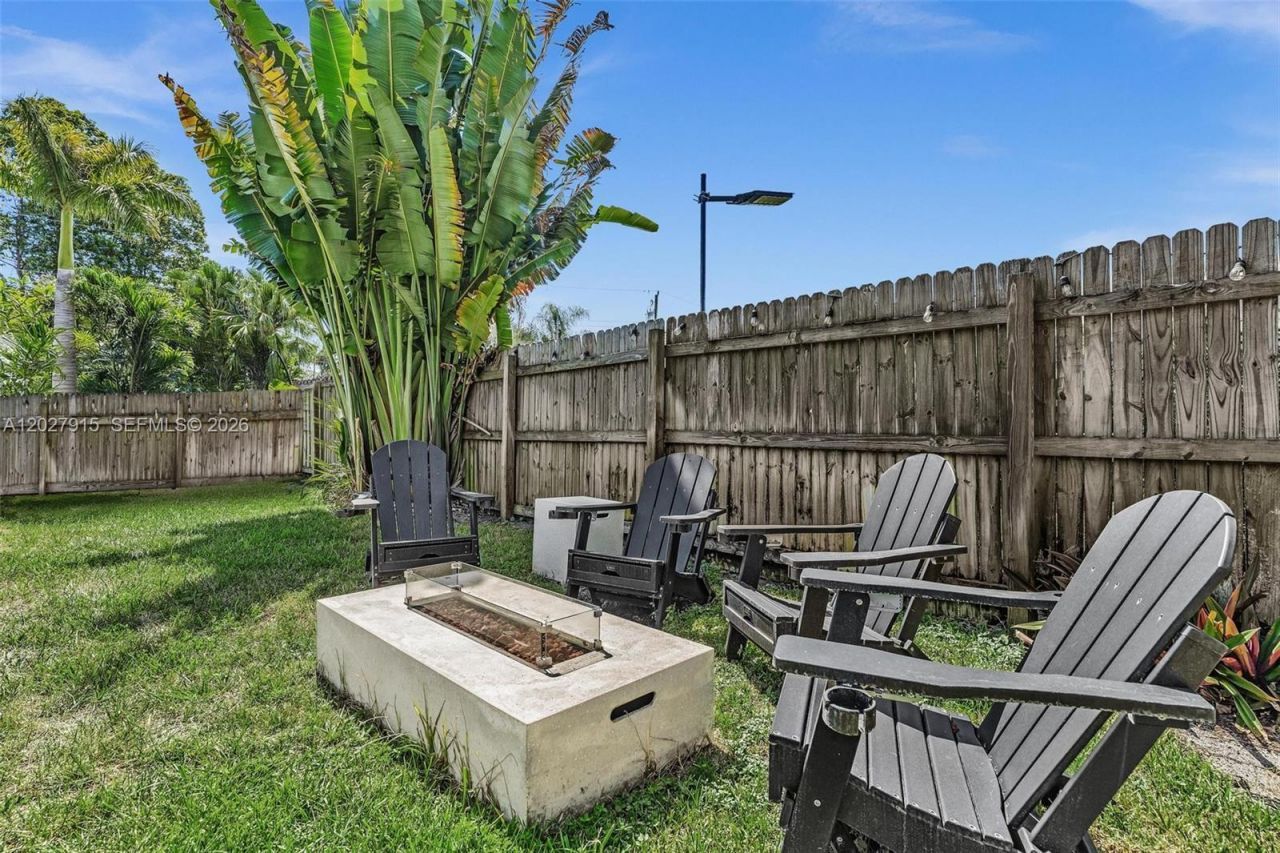 8101 W Lake Dr, Lake Clarke Shores, FL 33406 Photo
