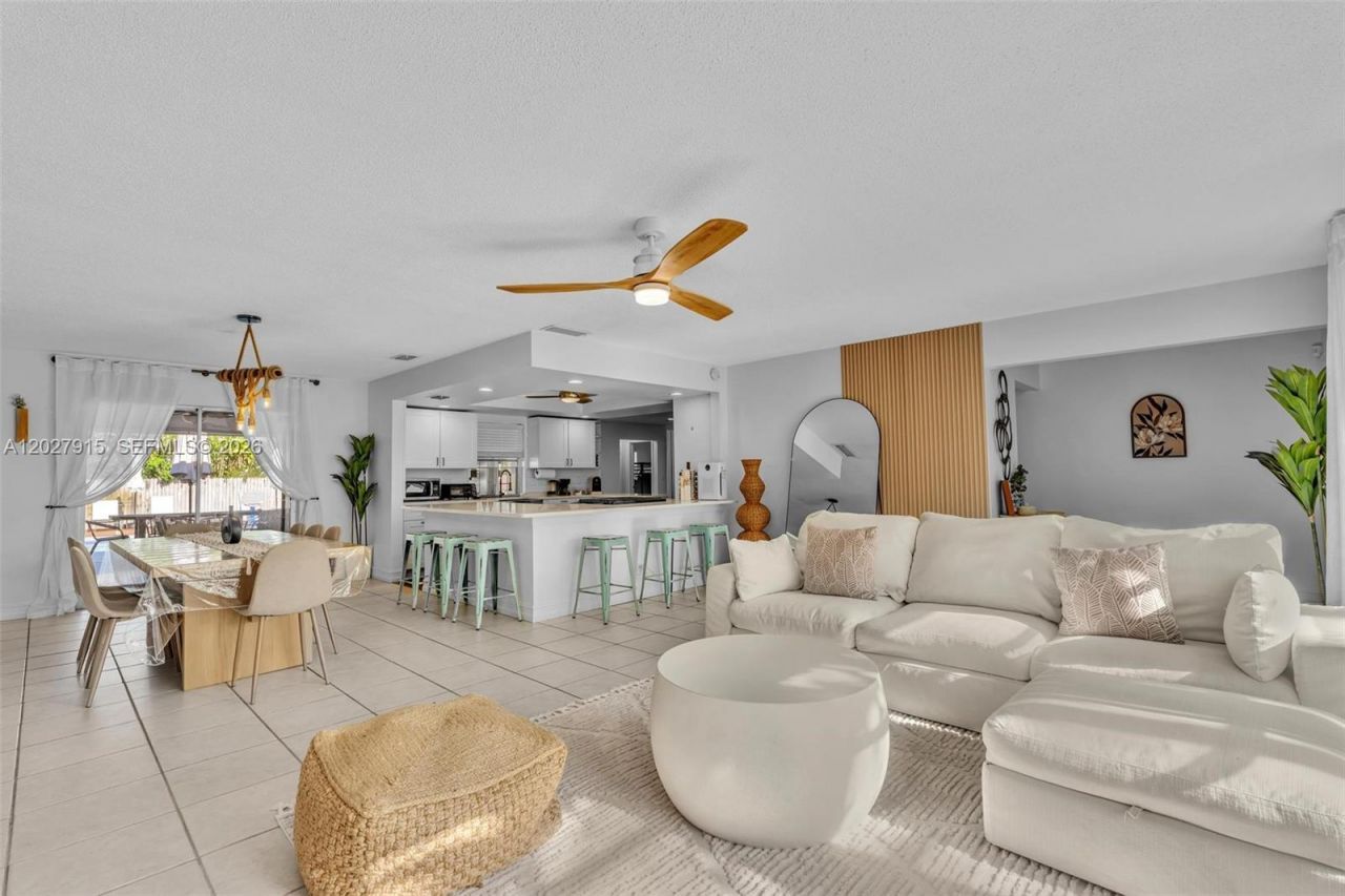 8101 W Lake Dr, Lake Clarke Shores, FL 33406 Photo