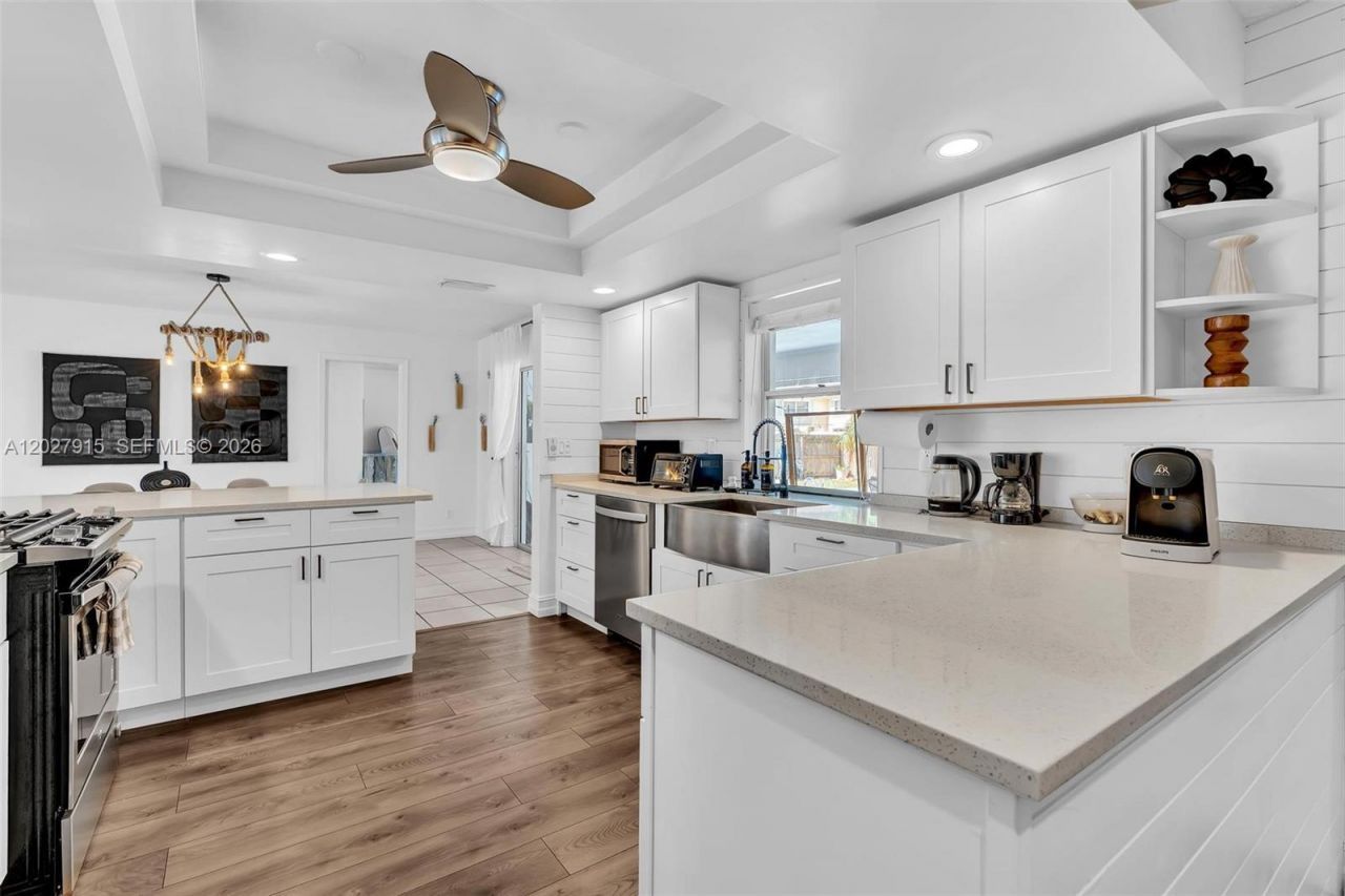 8101 W Lake Dr, Lake Clarke Shores, FL 33406 Photo