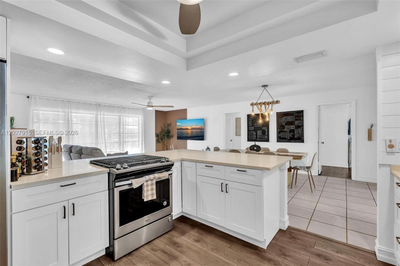 8101 W Lake Dr, Lake Clarke Shores, FL 33406 Photo