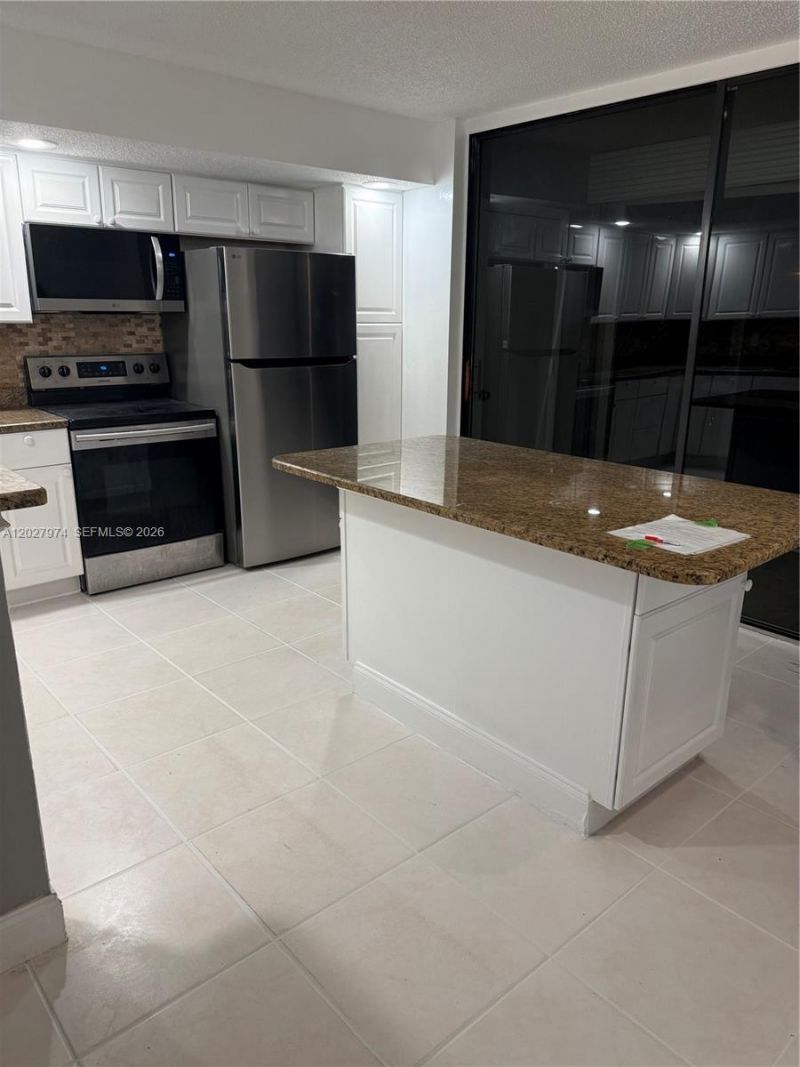 5220 Las Verdes Cir , Unit 114, Delray Beach, FL 33484 Photo