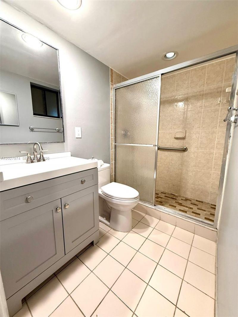 5220 Las Verdes Cir , Unit 114, Delray Beach, FL 33484 Photo