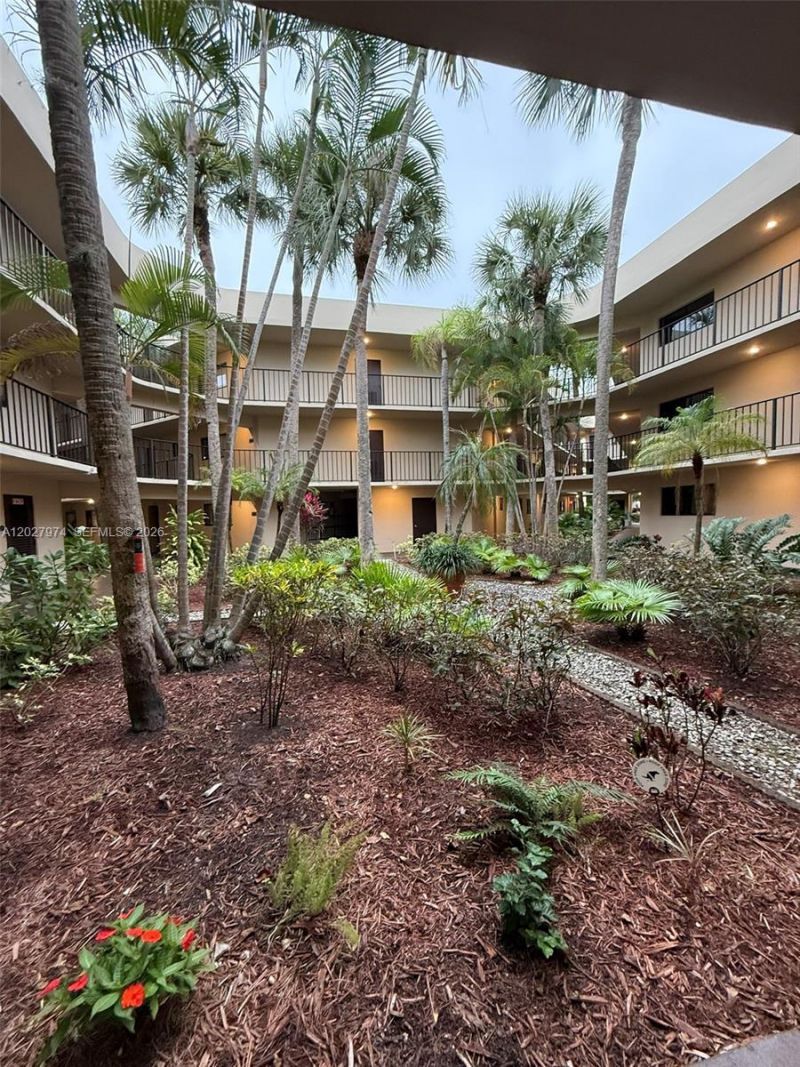 5220 Las Verdes Cir , Unit 114, Delray Beach, FL 33484 Photo