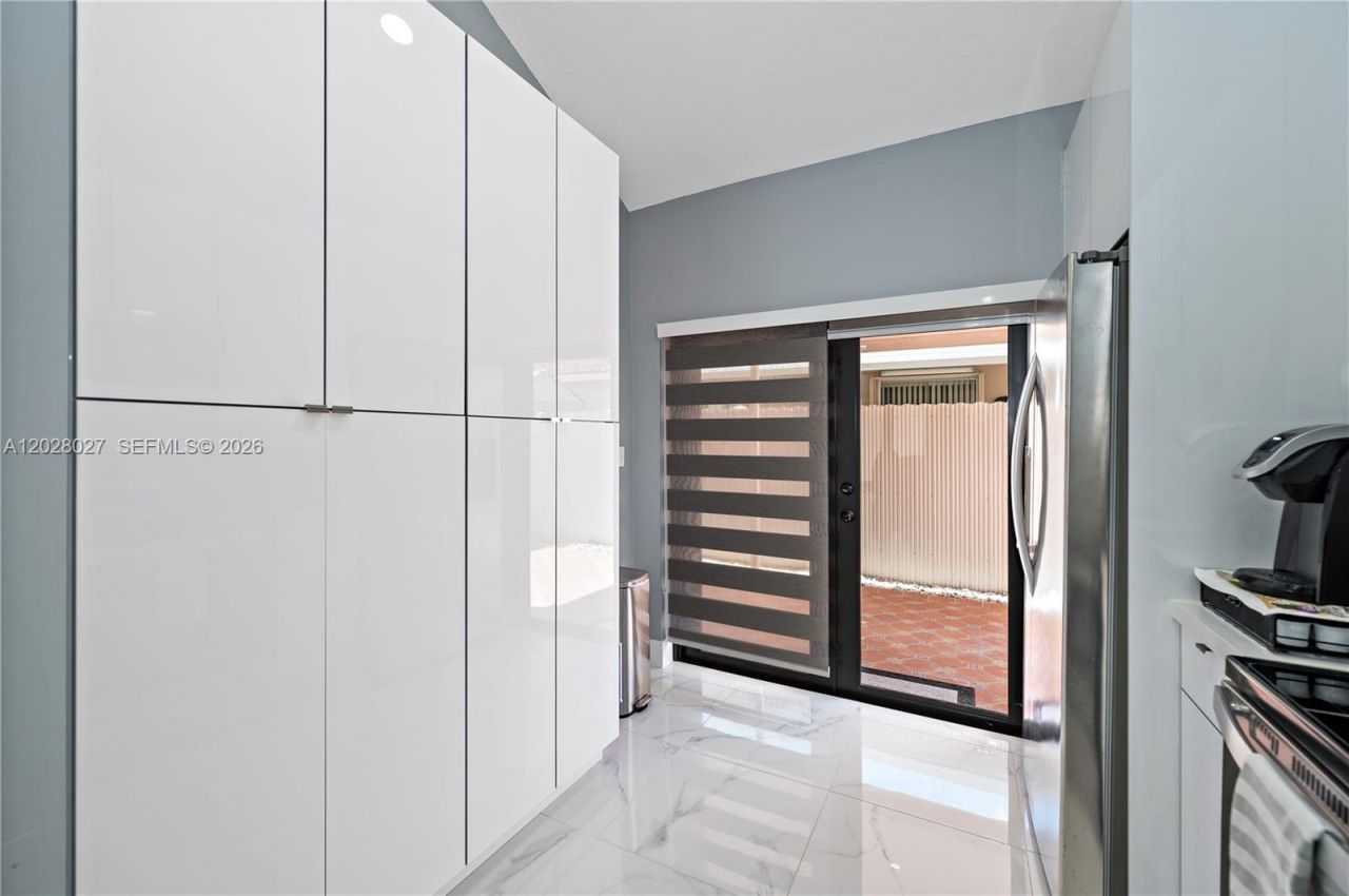 9046 NW 121st Ter , Unit 90, Hialeah Gardens, FL 33018 Photo