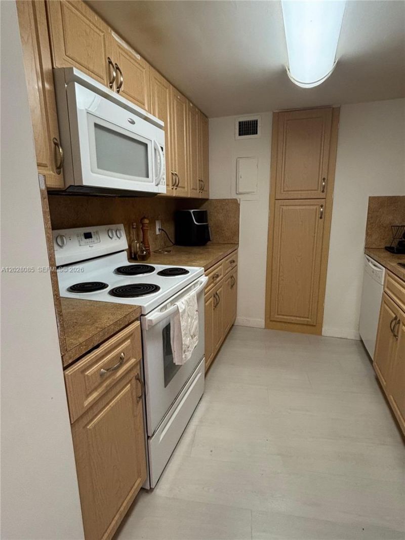 900 Bay Dr, Unit 811, Miami Beach, FL 33141 Photo