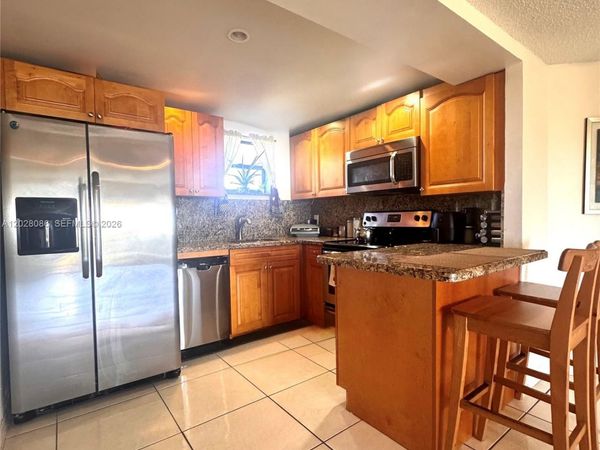 8290 Lake Dr , Unit 506, Doral, FL 33166