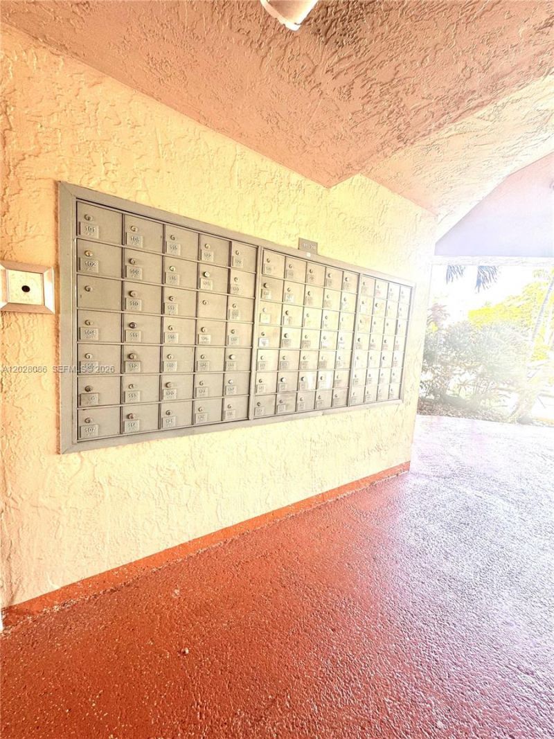 8290 Lake Dr , Unit 506, Doral, FL 33166 Photo