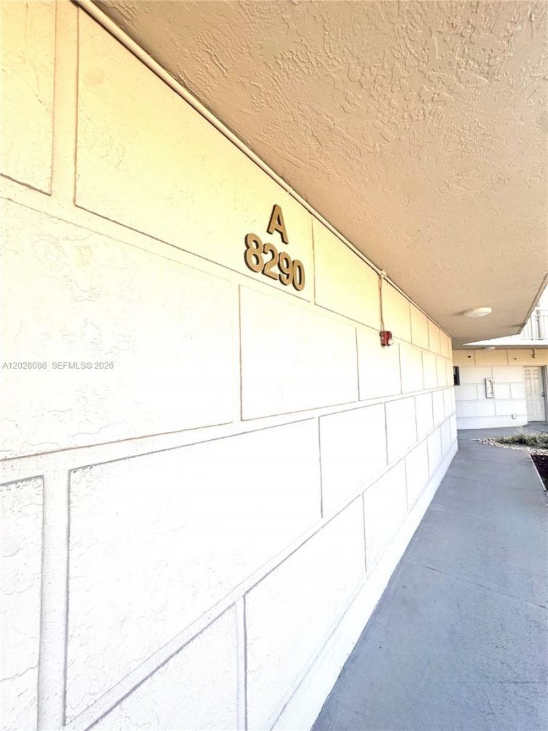 8290 Lake Dr , Unit 506, Doral, FL 33166 Photo