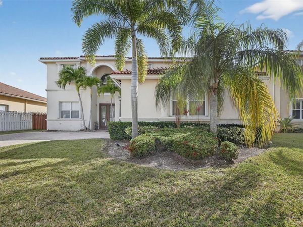 19018 NW 23rd Pl, Pembroke Pines, FL 33029