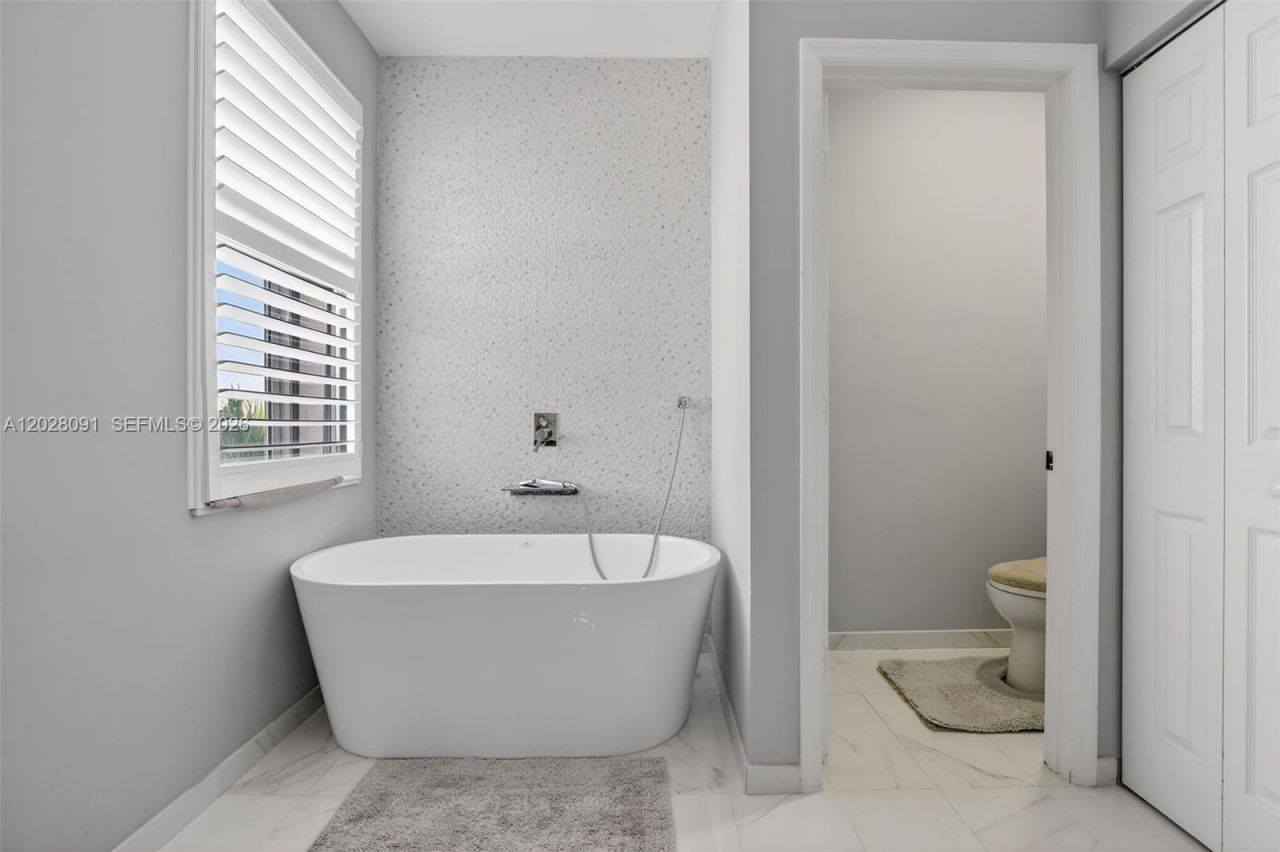 19018 NW 23rd Pl, Pembroke Pines, FL 33029 Photo