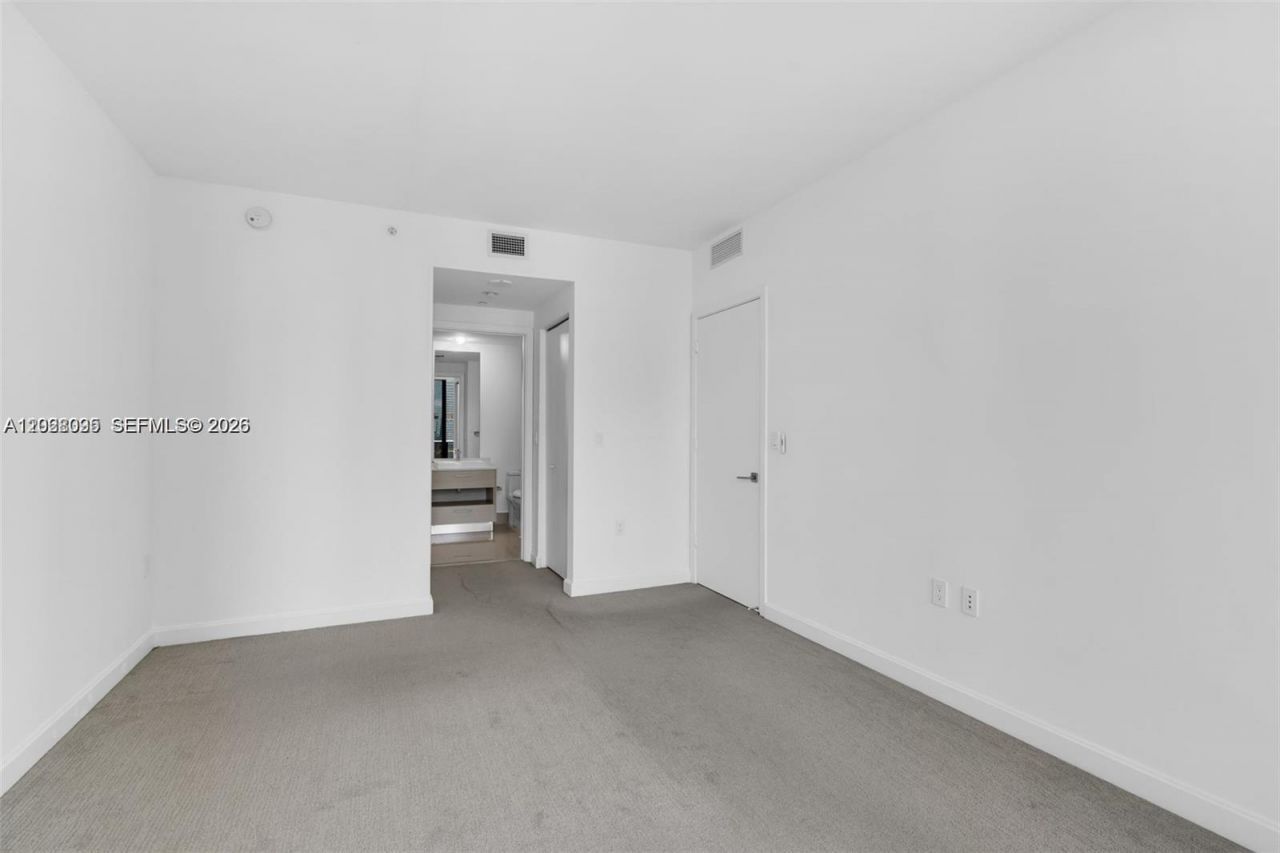 45 SW 9th St, Unit 2204, Miami, FL 33130 Photo
