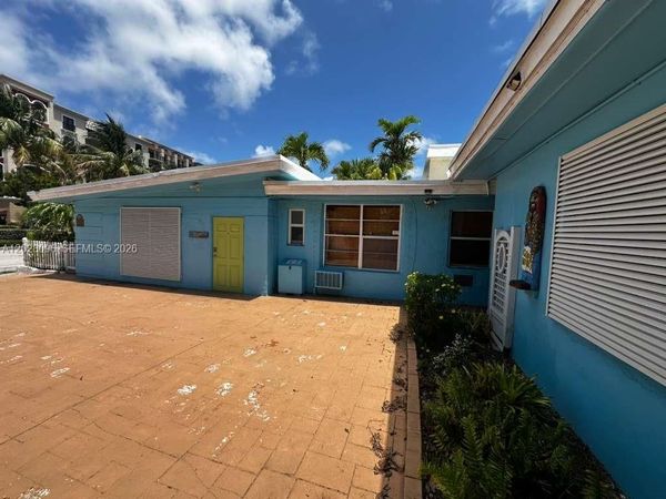 2318 N Ocean Blvd , Fort Lauderdale, FL 33305