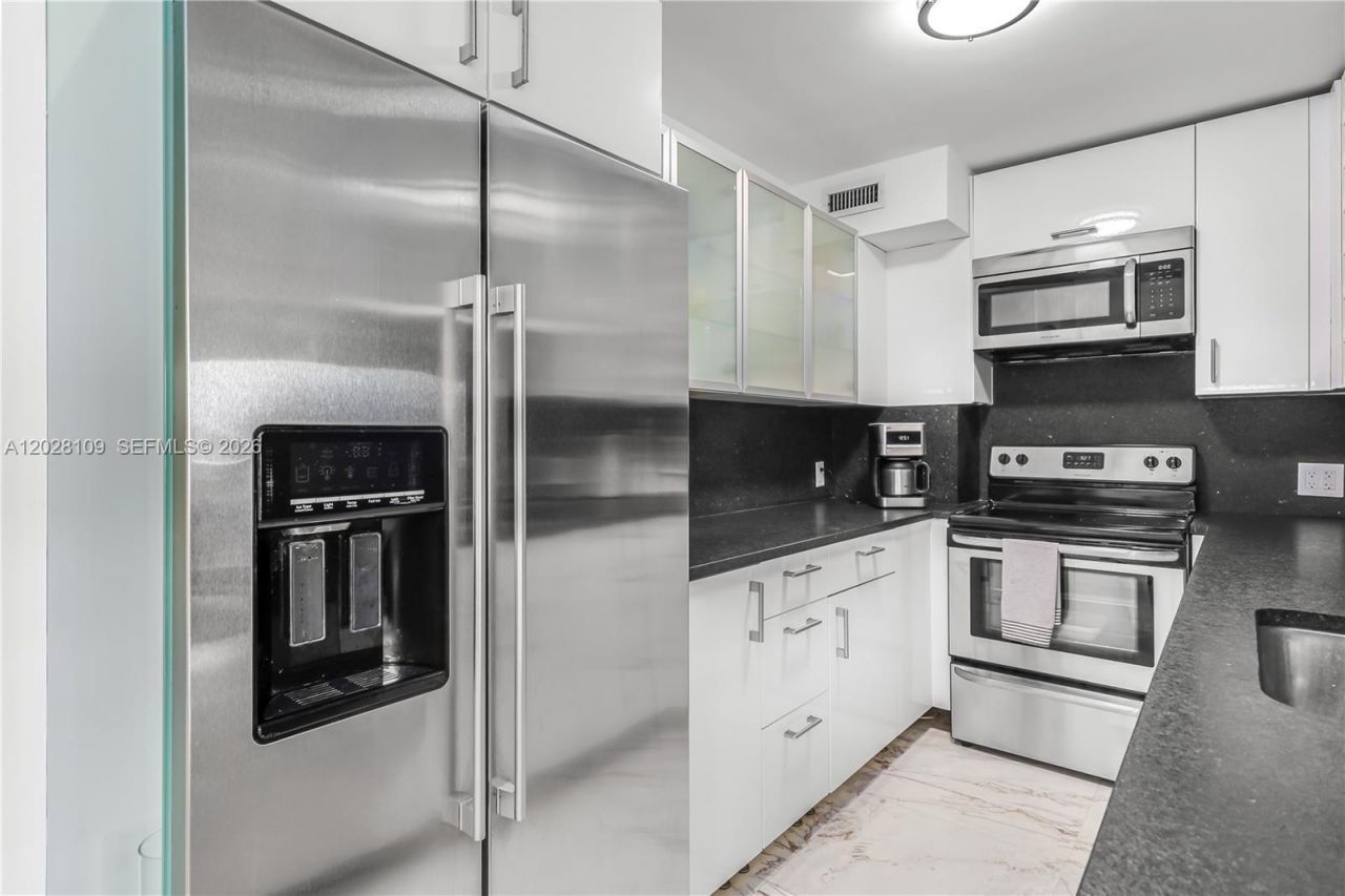 3 Island Ave, Unit 11B, Miami Beach, FL 33139 Photo
