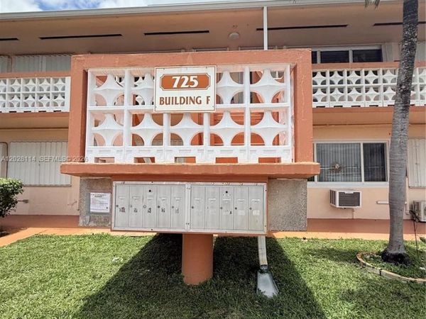 725 SW 11 Ave, Unit F8, Hallandale Beach, FL 33009