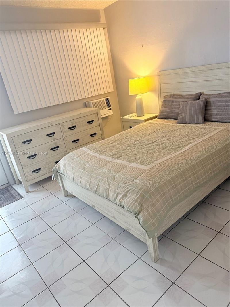 725 SW 11 Ave, Unit F8, Hallandale Beach, FL 33009 Photo