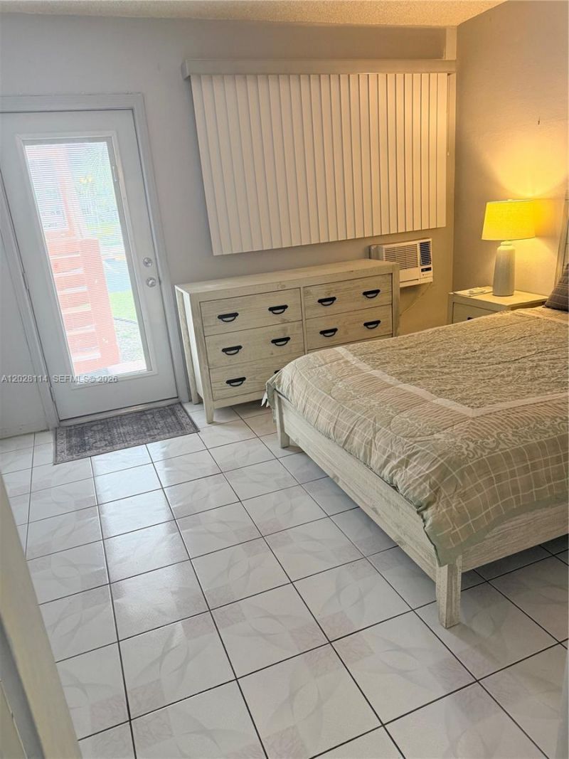 725 SW 11 Ave, Unit F8, Hallandale Beach, FL 33009 Photo